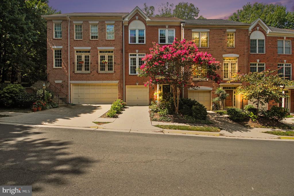 1305 SUNDIAL DRIVE