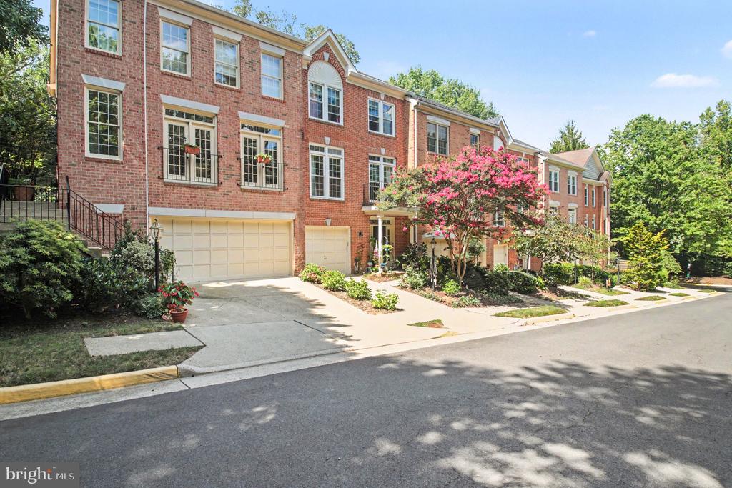 1305 SUNDIAL DRIVE