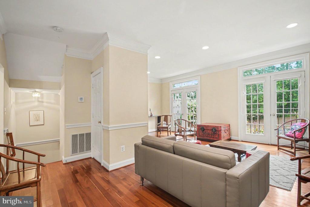 1305 SUNDIAL DRIVE