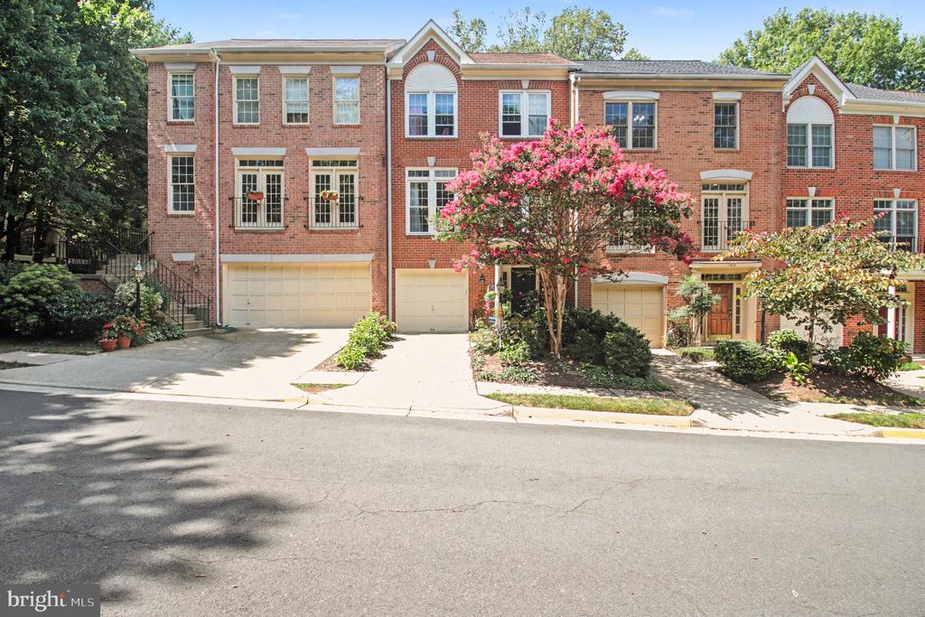 1305 SUNDIAL DRIVE