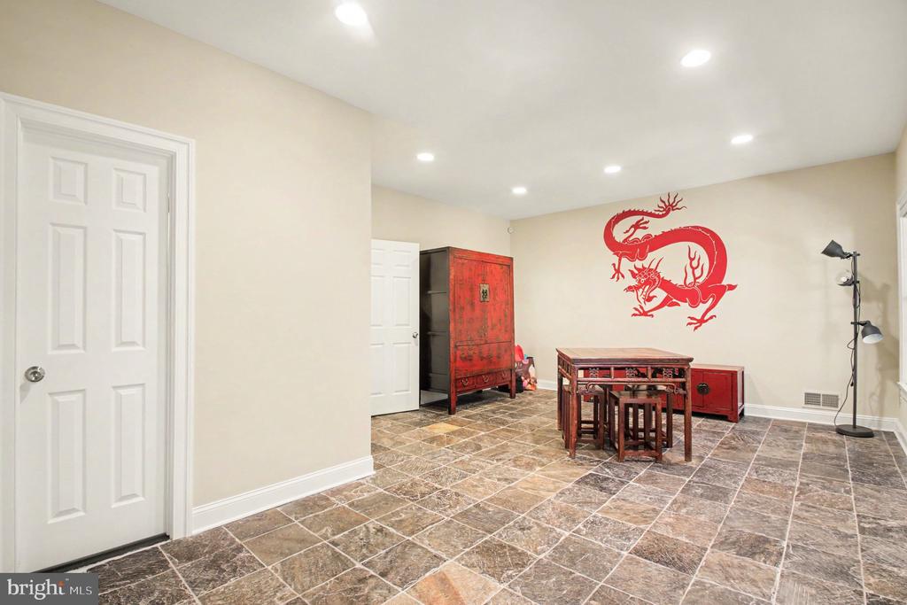 1305 SUNDIAL DRIVE