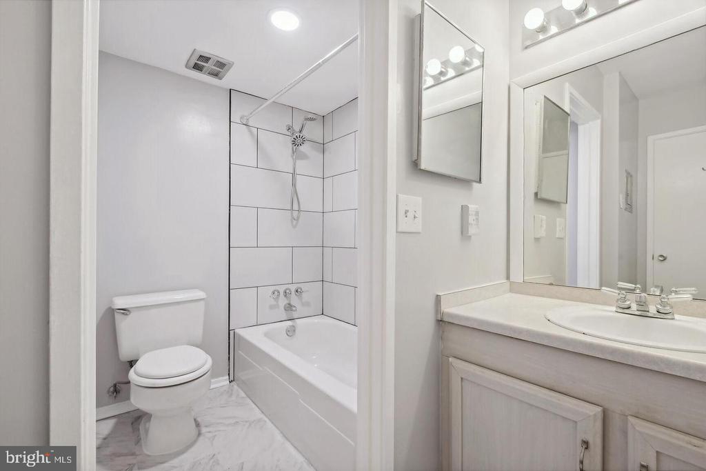 1635 PARKCREST CIRCLE Unit: 201