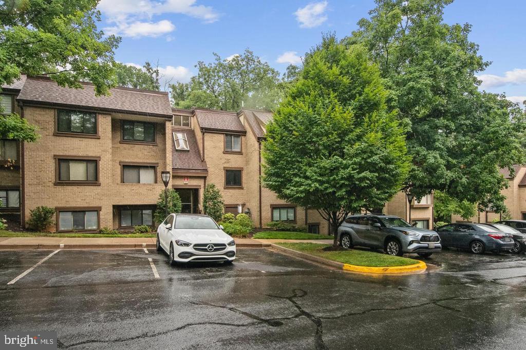 1635 PARKCREST CIRCLE Unit: 201