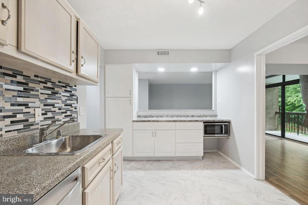 1635 PARKCREST CIRCLE Unit: 201