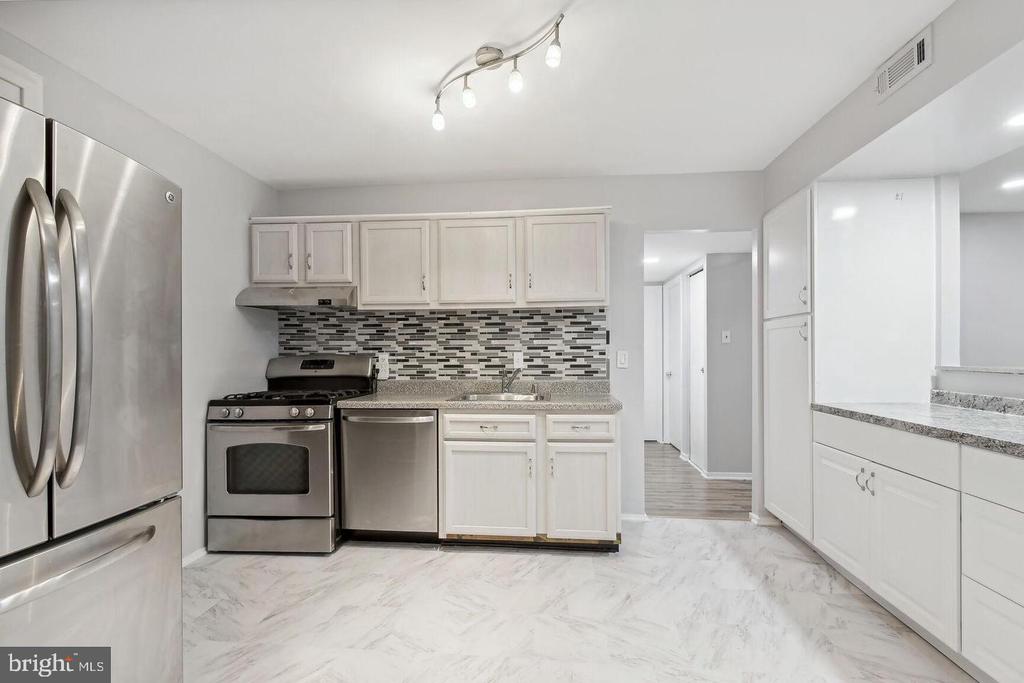 1635 PARKCREST CIRCLE Unit: 201