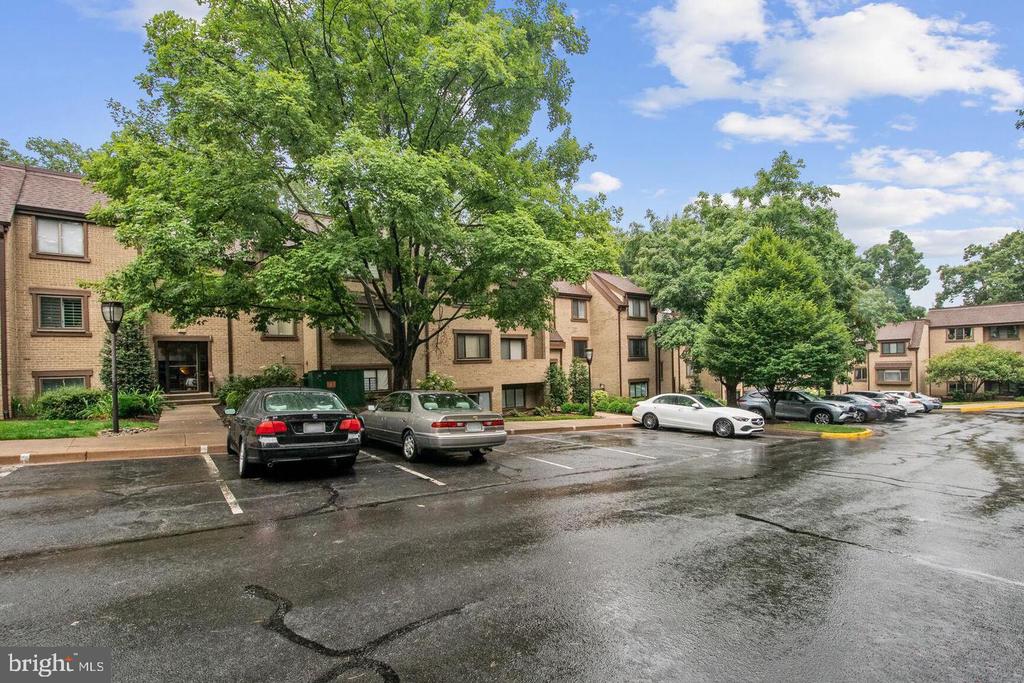 1635 PARKCREST CIRCLE Unit: 201