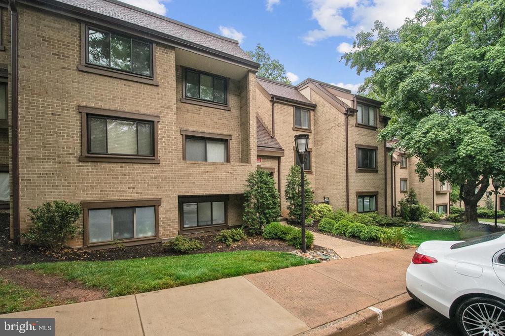 1635 PARKCREST CIRCLE Unit: 201