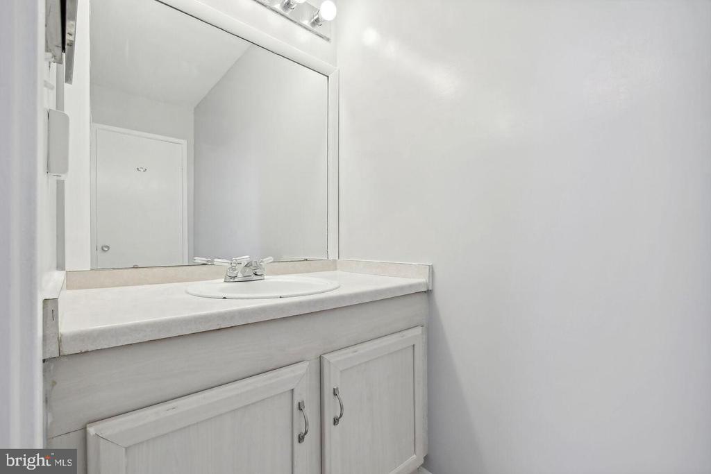 1635 PARKCREST CIRCLE Unit: 201