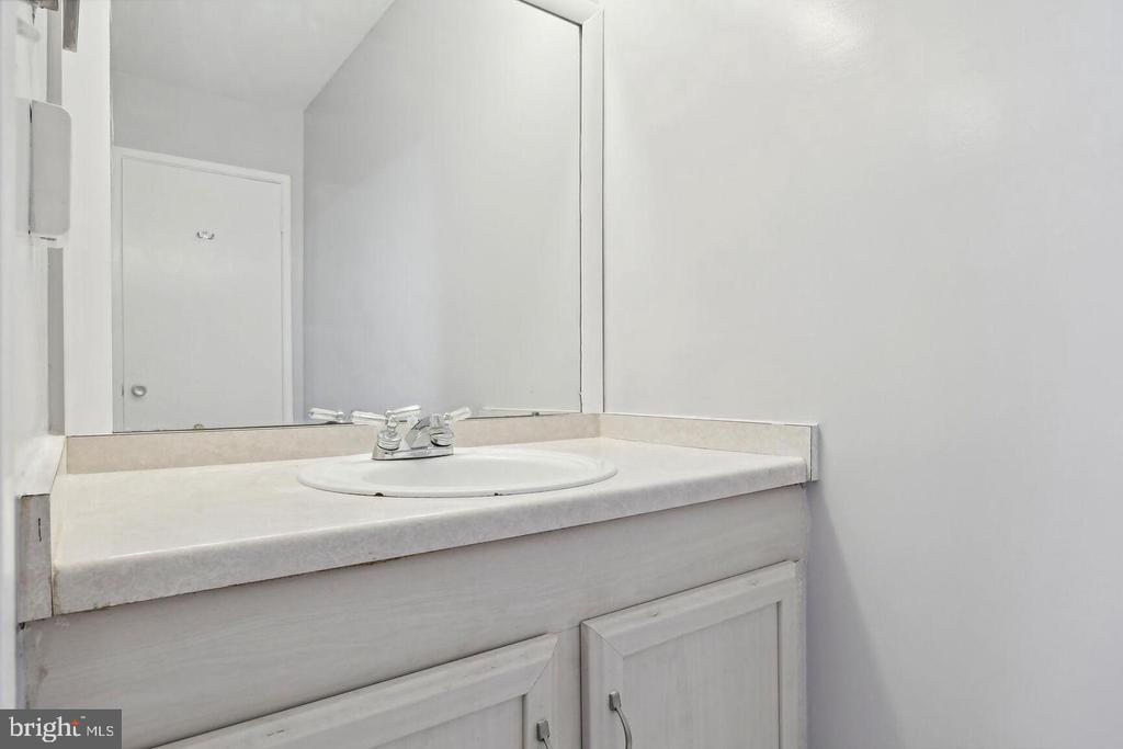 1635 PARKCREST CIRCLE Unit: 201