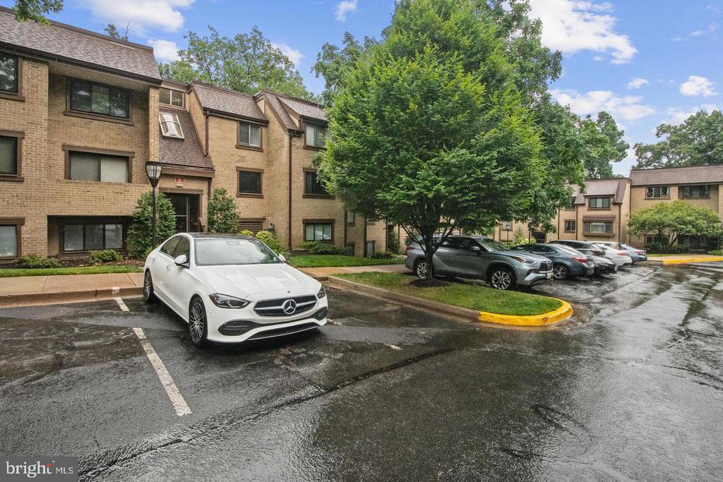 1635 PARKCREST CIRCLE Unit: 201