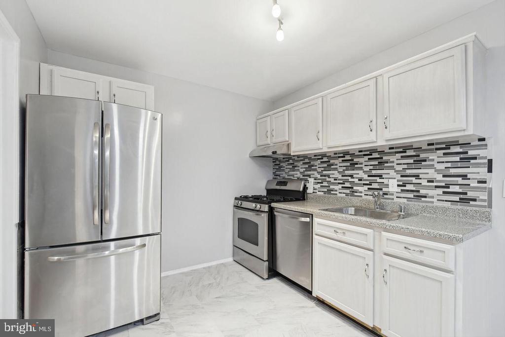 1635 PARKCREST CIRCLE Unit: 201