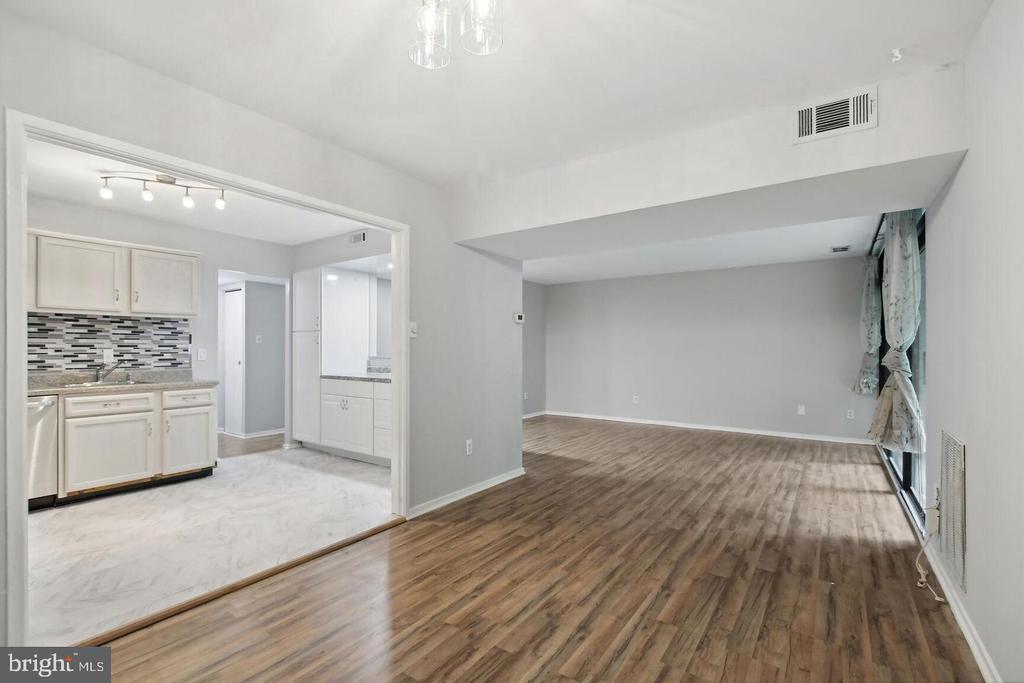 1635 PARKCREST CIRCLE Unit: 201