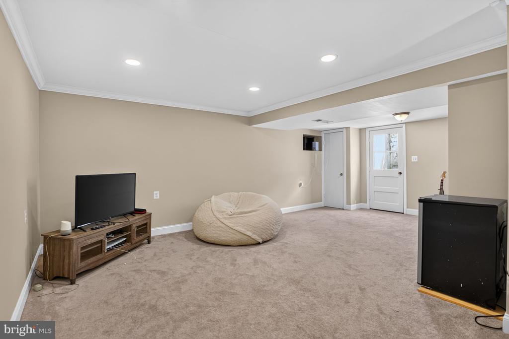 5811 OTTAWA ROAD