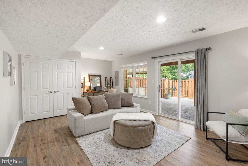 6543 KELSEY POINT CIRCLE