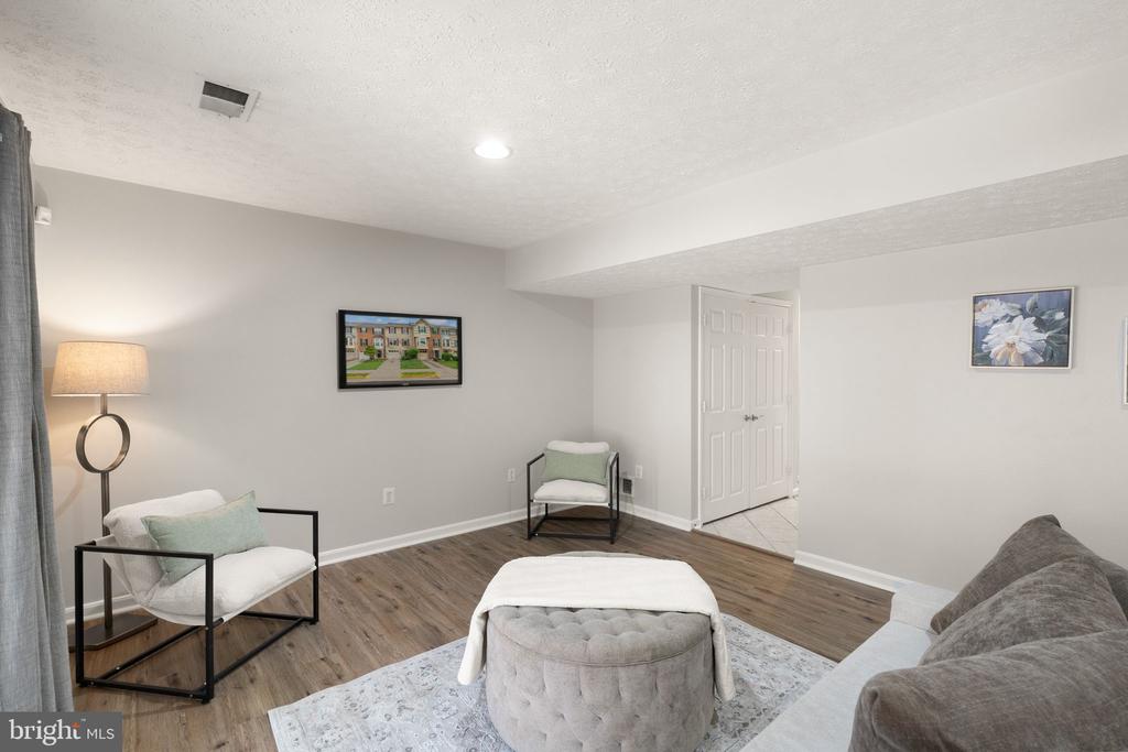 6543 KELSEY POINT CIRCLE