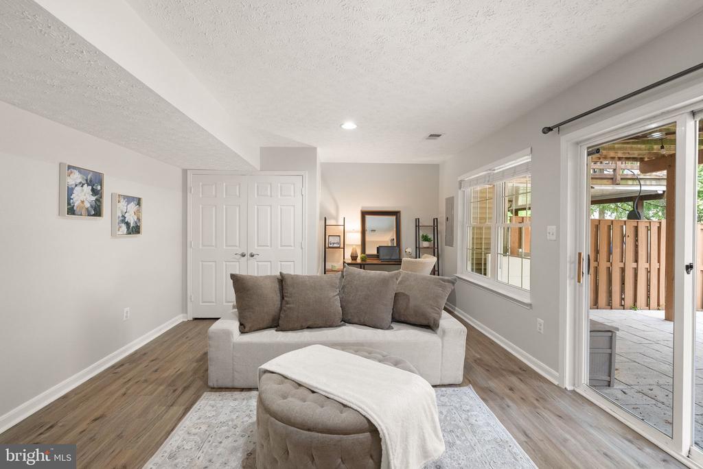 6543 KELSEY POINT CIRCLE