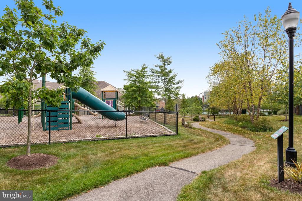 8886 CALLA LILY COURT