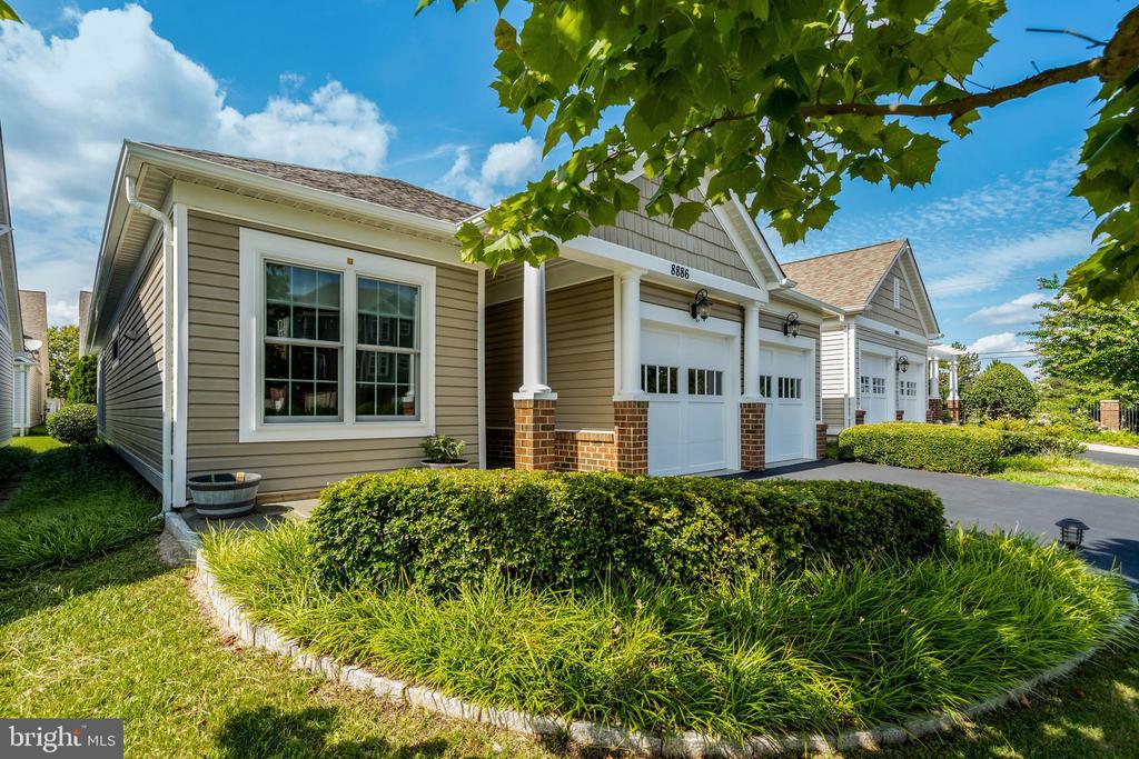 8886 CALLA LILY COURT