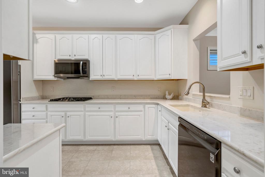 8886 CALLA LILY COURT
