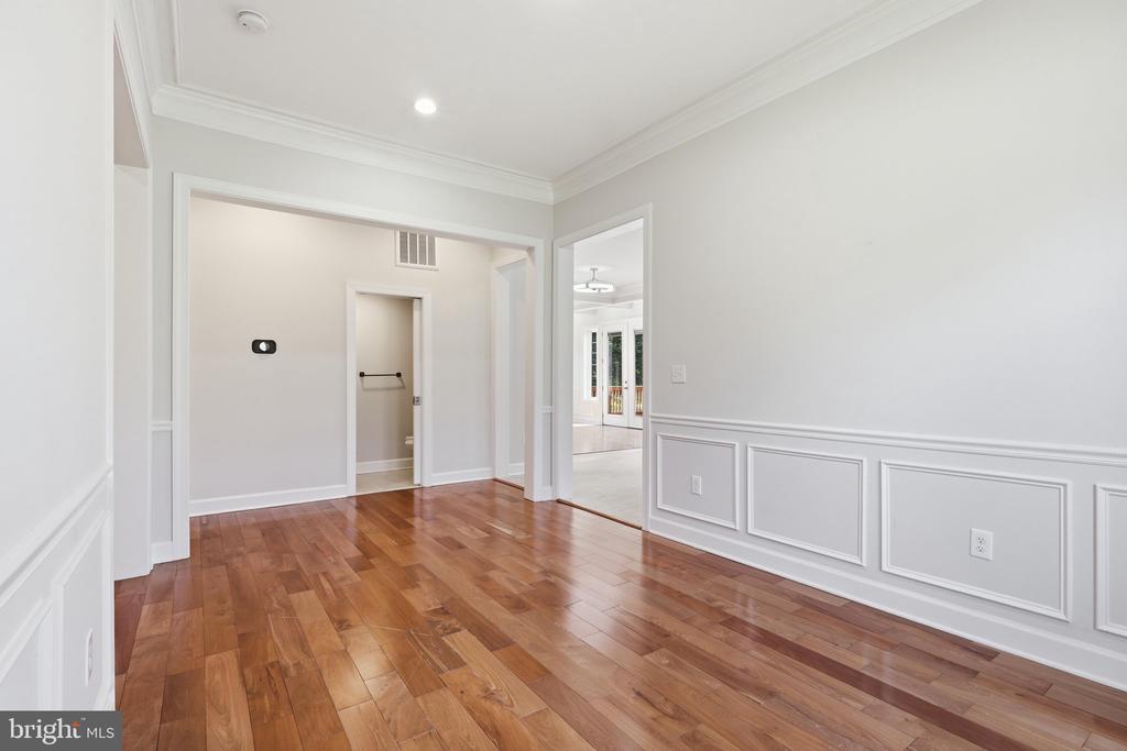 12304 POPES HEAD ROAD