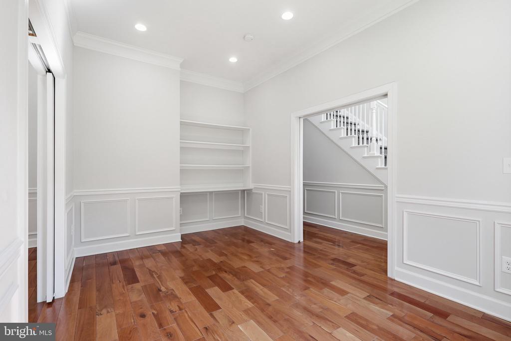 12304 POPES HEAD ROAD