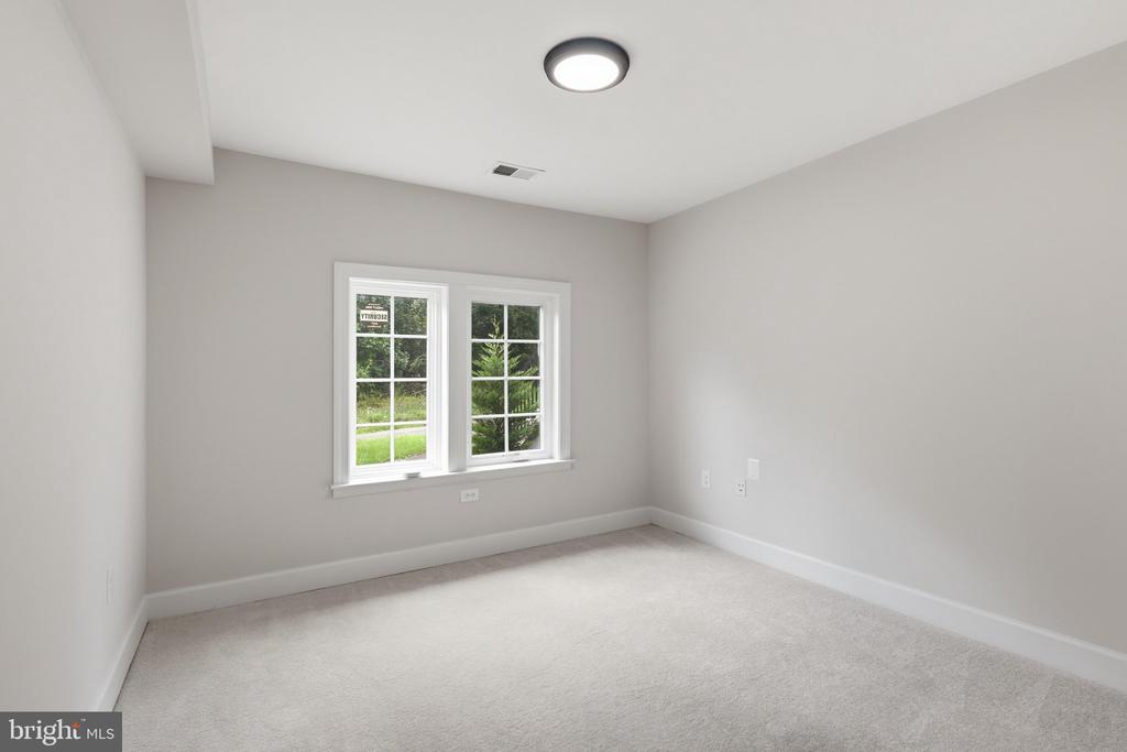 12304 POPES HEAD ROAD