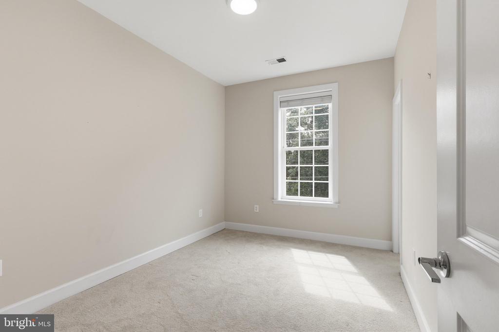 12304 POPES HEAD ROAD
