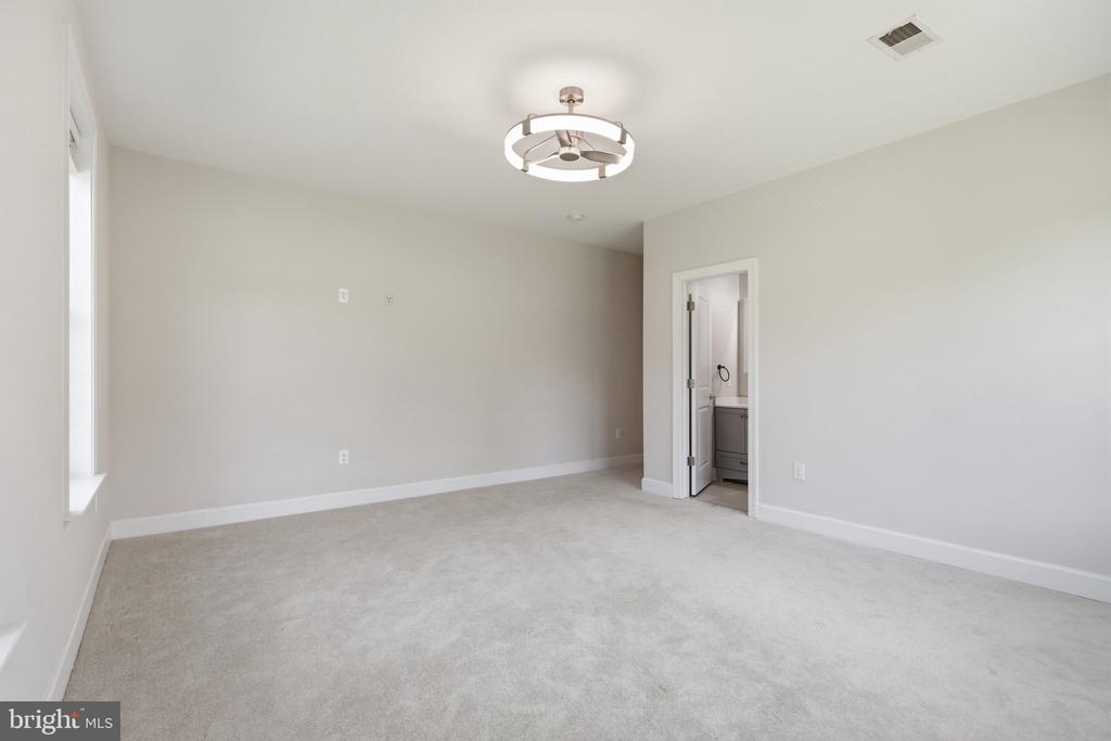 12304 POPES HEAD ROAD