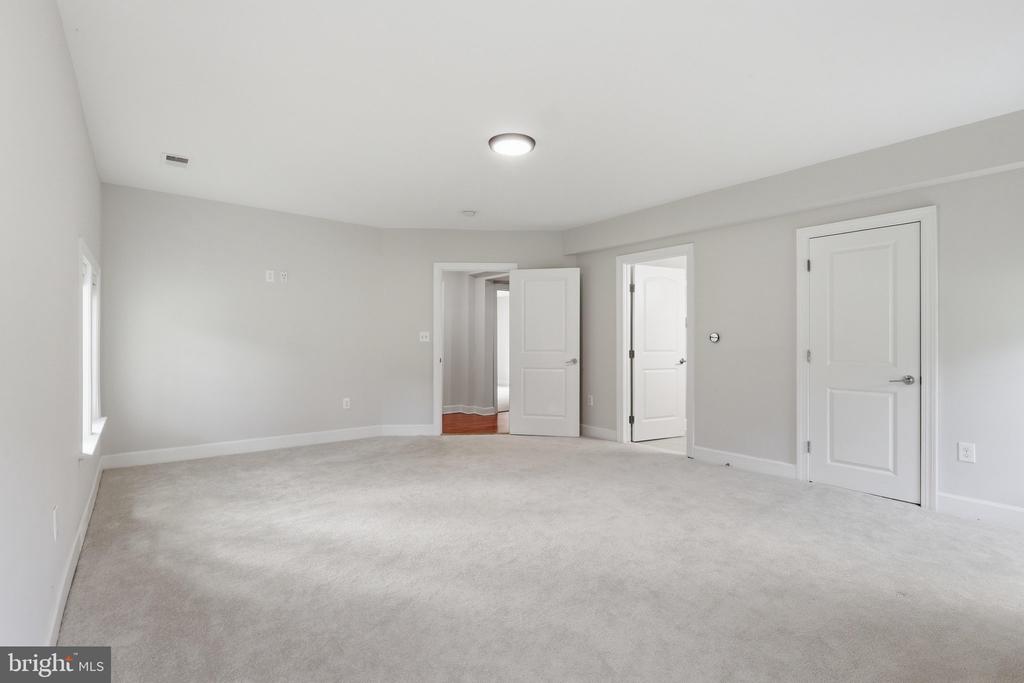 12304 POPES HEAD ROAD