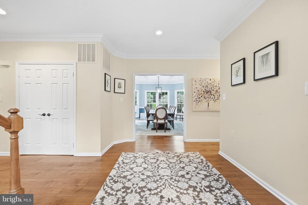 7315 SCARLET OAK COURT