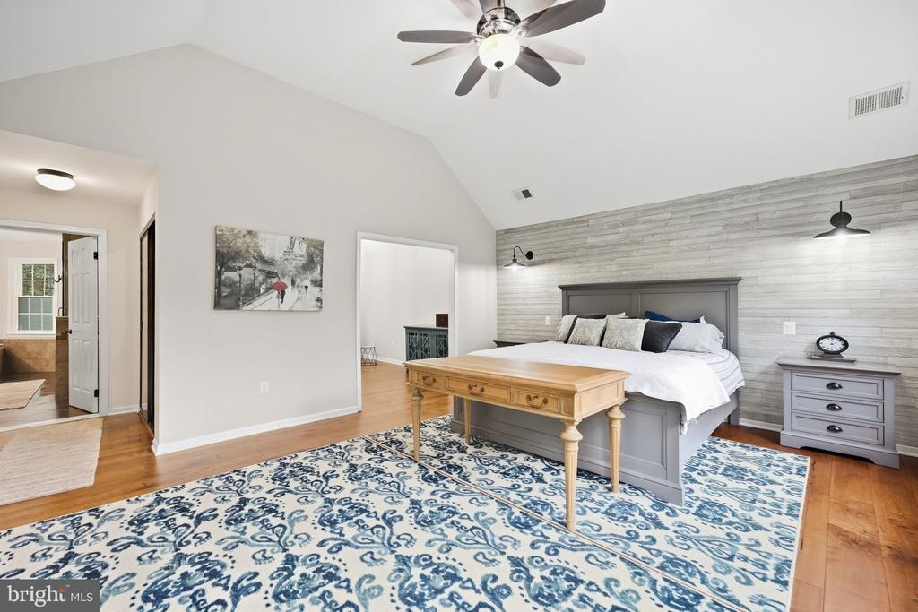 7315 SCARLET OAK COURT