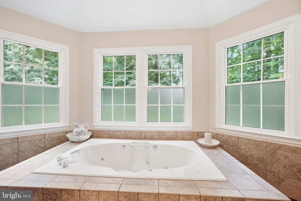 7315 SCARLET OAK COURT