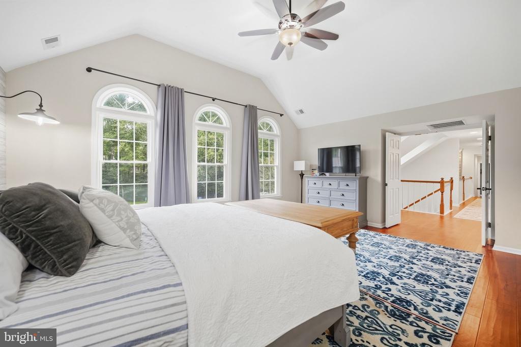 7315 SCARLET OAK COURT