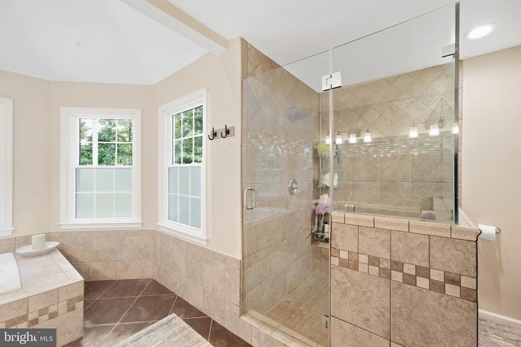 7315 SCARLET OAK COURT