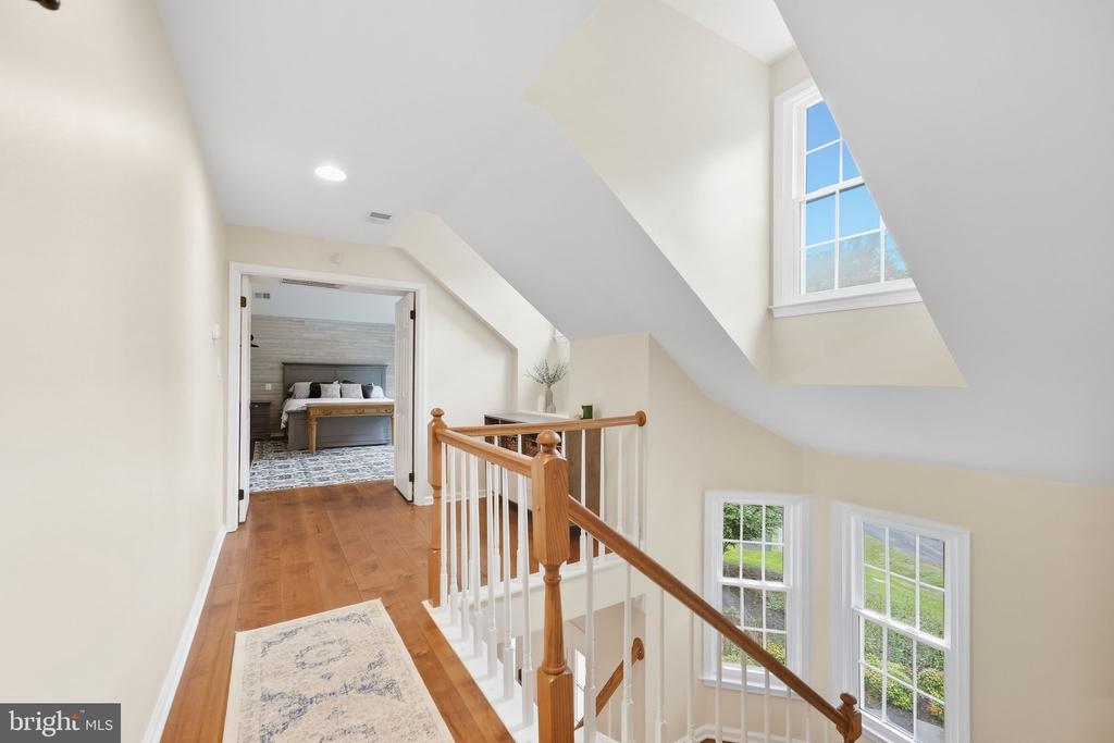 7315 SCARLET OAK COURT