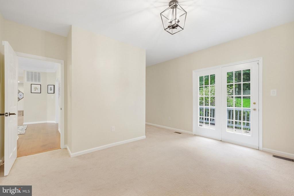 7315 SCARLET OAK COURT