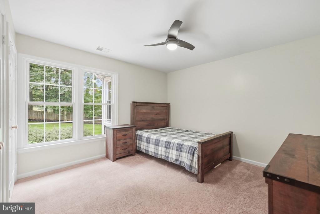 7315 SCARLET OAK COURT