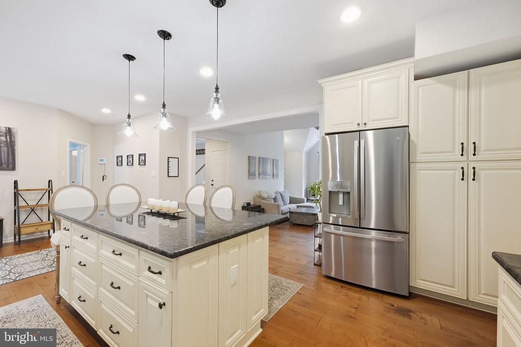 7315 SCARLET OAK COURT