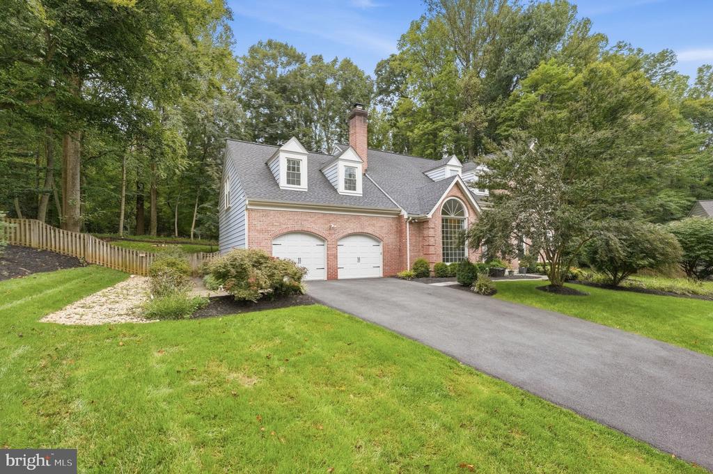 7315 SCARLET OAK COURT