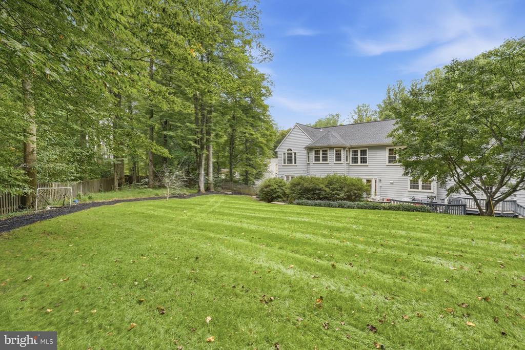 7315 SCARLET OAK COURT