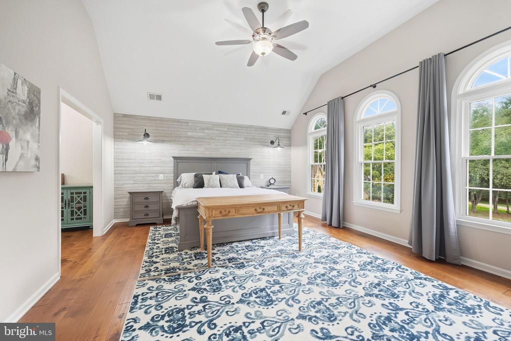 7315 SCARLET OAK COURT