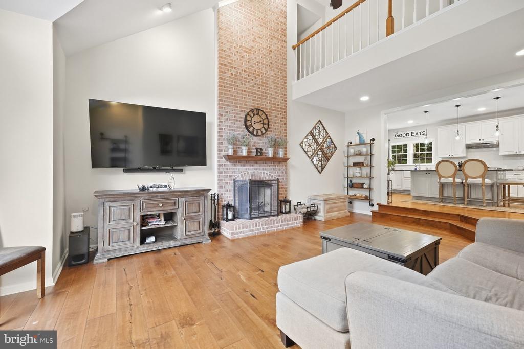 7315 SCARLET OAK COURT