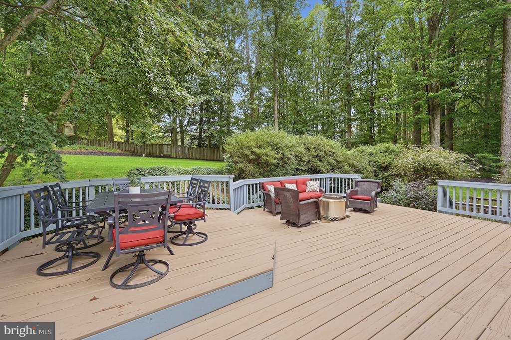 7315 SCARLET OAK COURT