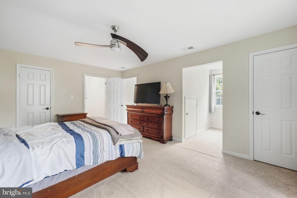 7315 SCARLET OAK COURT