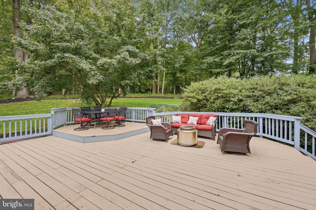 7315 SCARLET OAK COURT