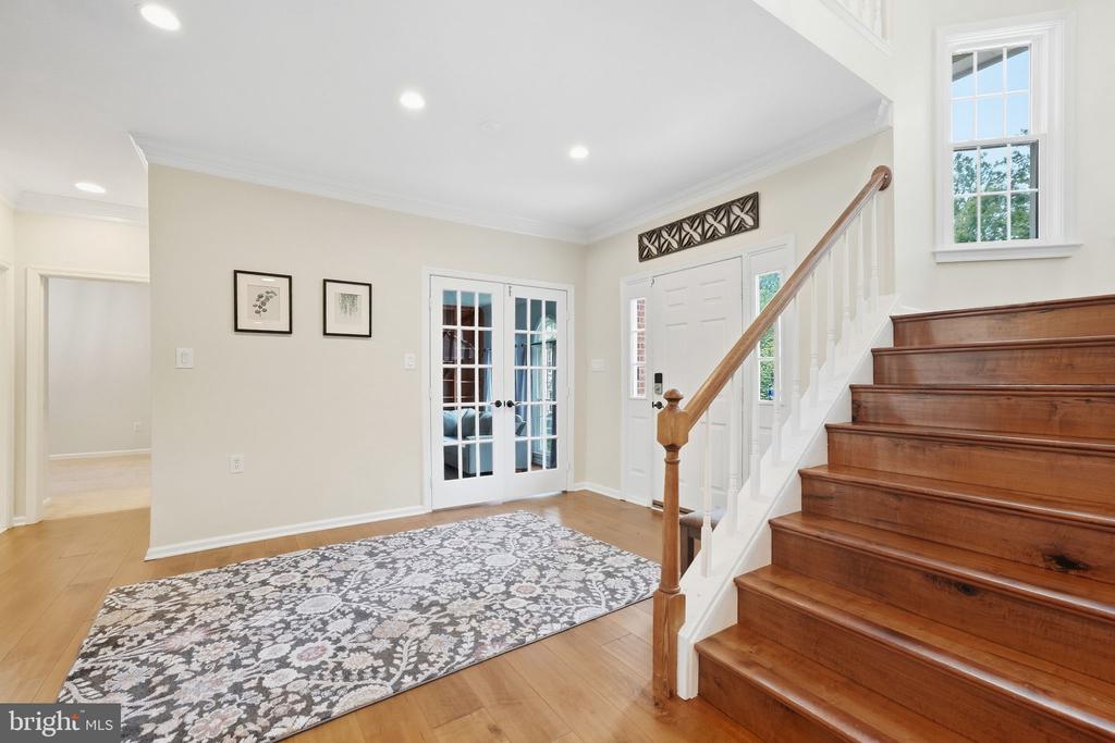 7315 SCARLET OAK COURT