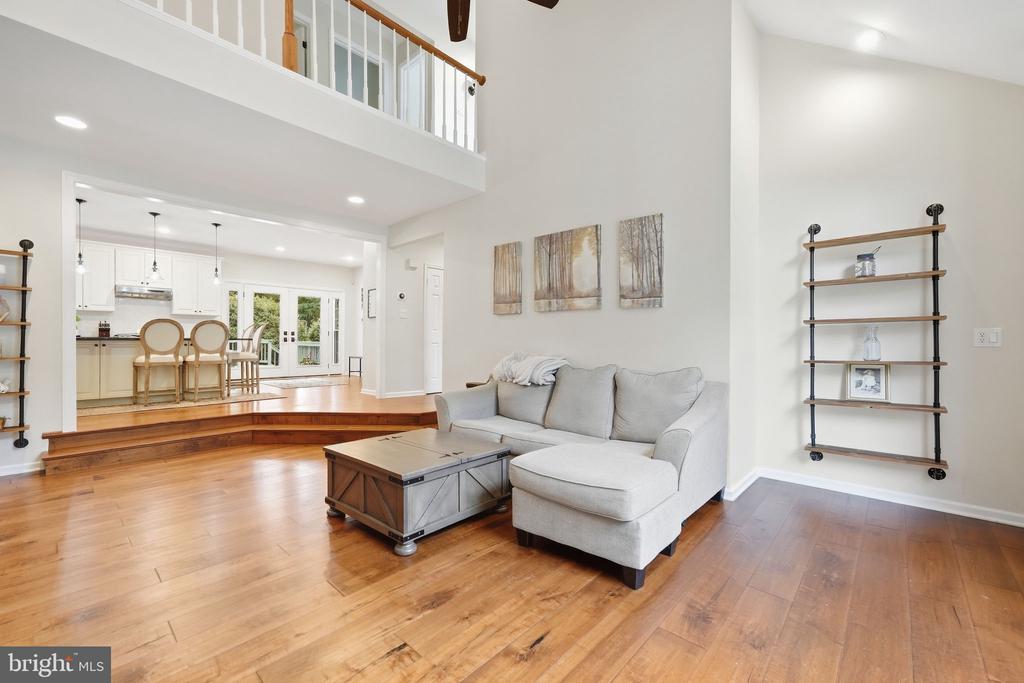 7315 SCARLET OAK COURT
