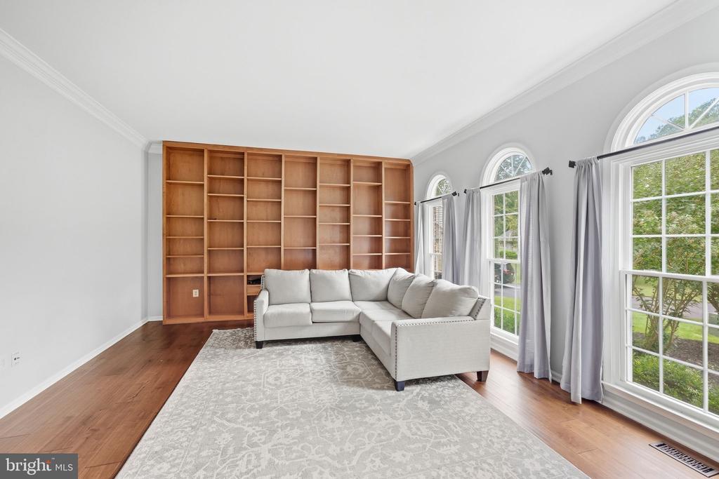 7315 SCARLET OAK COURT