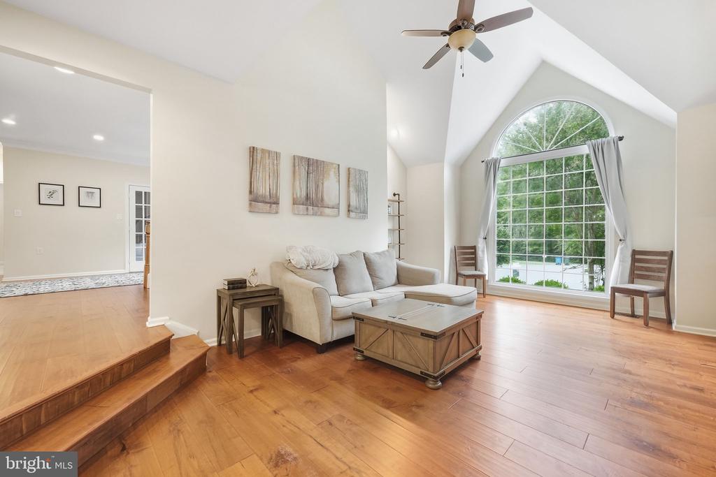 7315 SCARLET OAK COURT