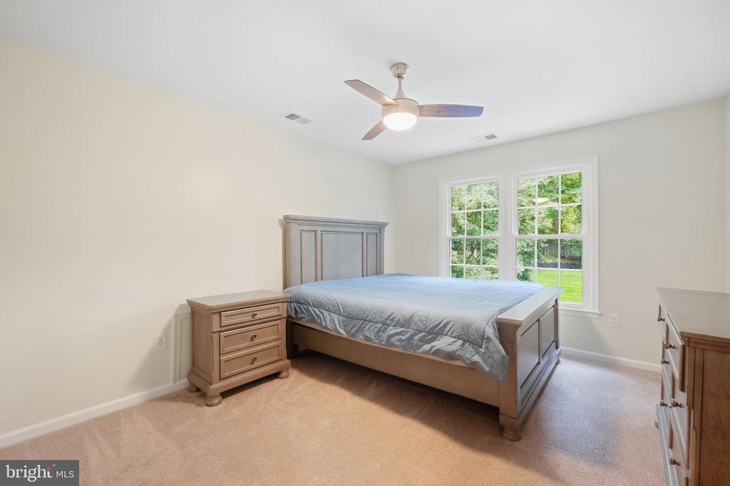 7315 SCARLET OAK COURT